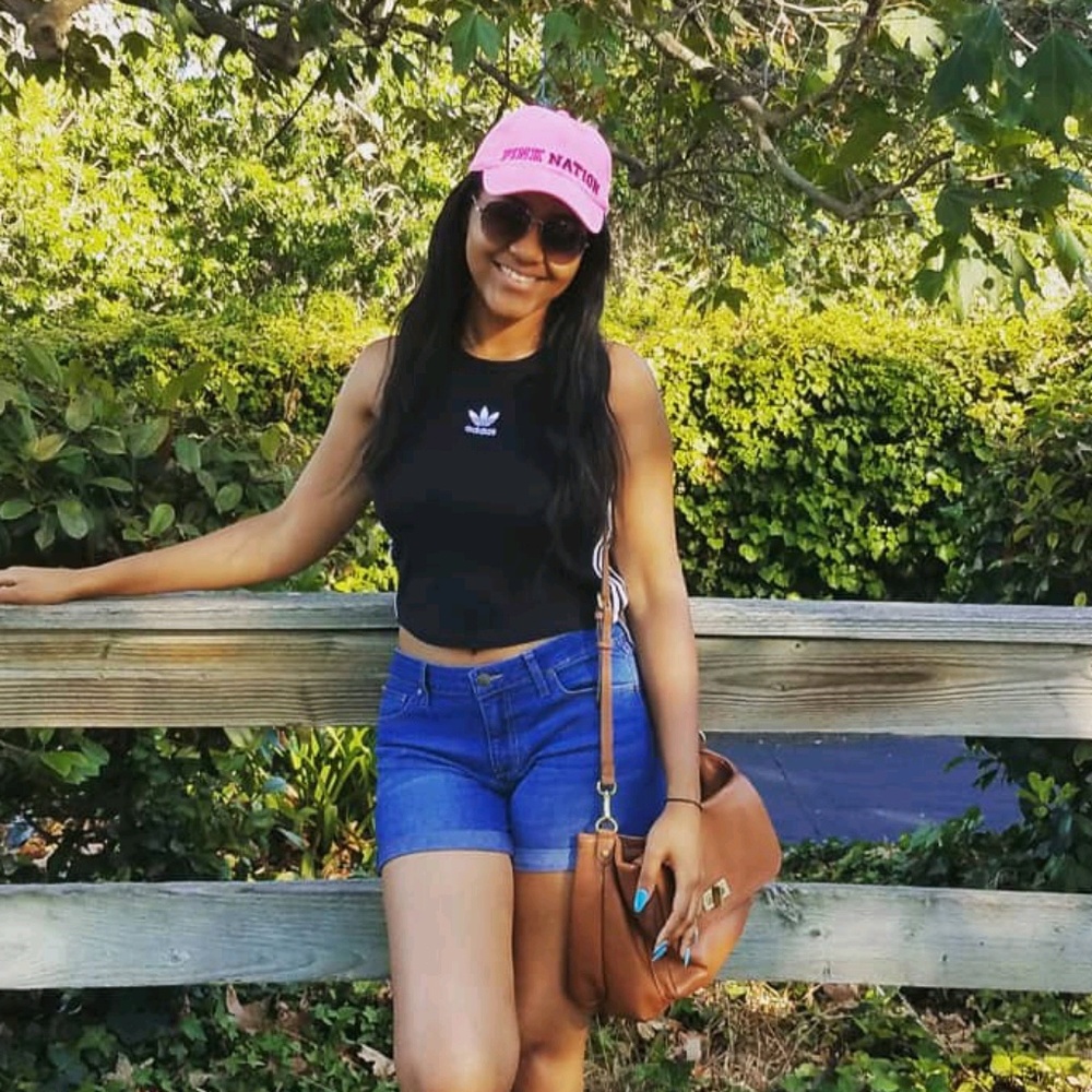 Meet your Posher, Davina